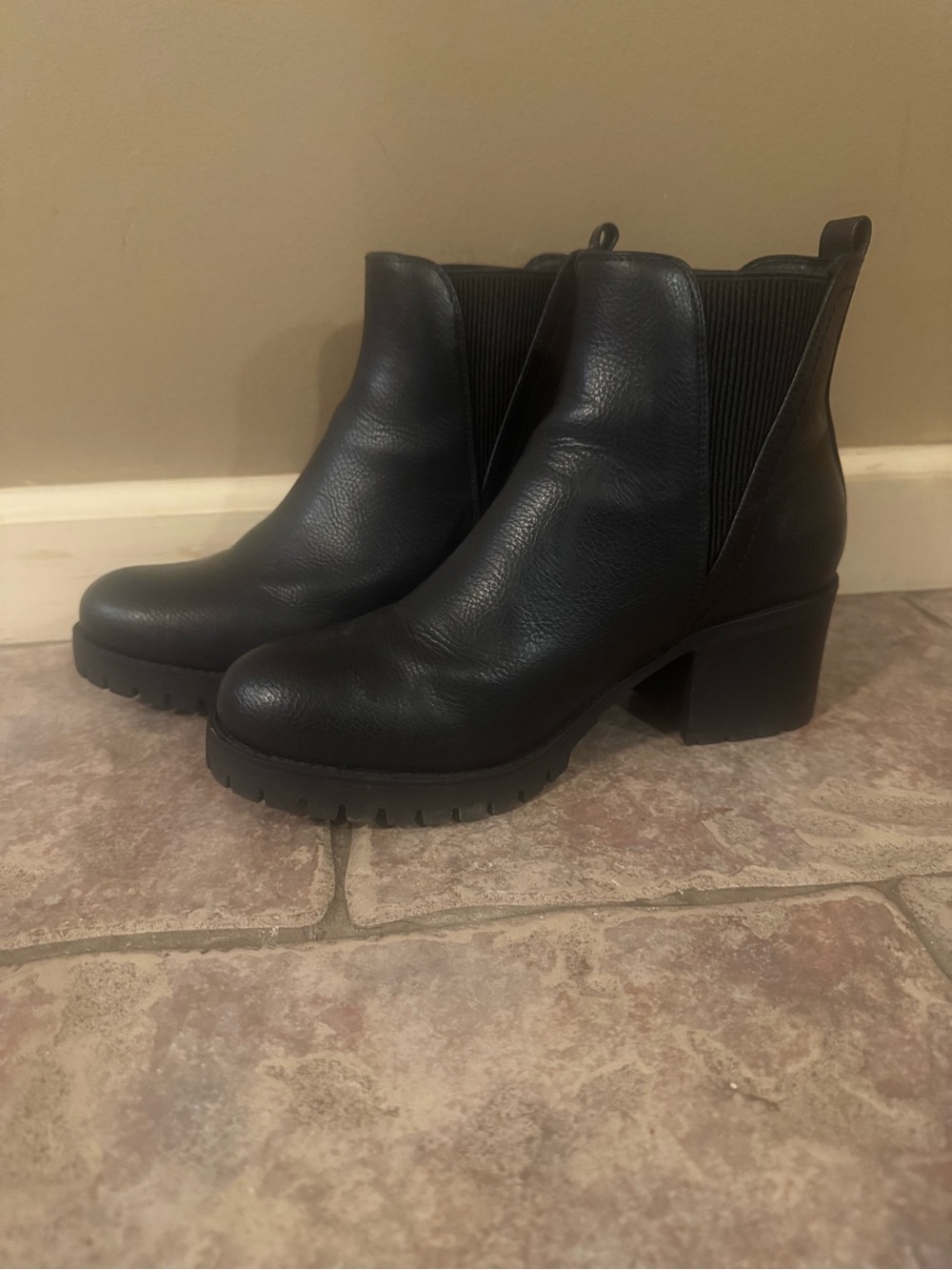MIA Boots Size 8 2 inch heel